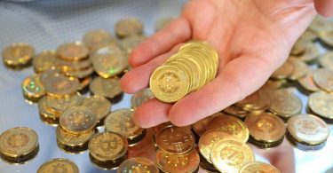 Bitcoin vs Emas, Investasi Mana yang Lebih Untung?