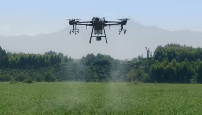 Drone pengusir serangan kawanan belalang (Locust Swarm)