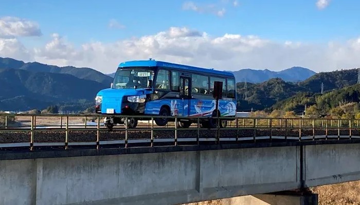 Kereta Bis Pertama Dunia Siap Beroperasi di Jepang