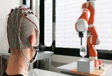 Woowww, Lengan Robot Ini Bisa Dikendalikan Oleh Kekuatan Otak