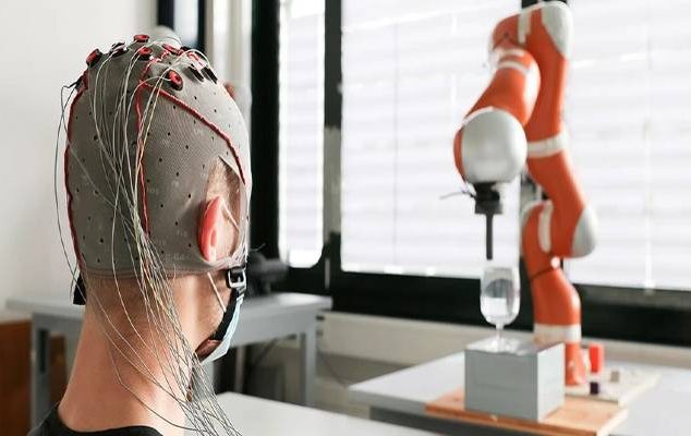 Woowww, Lengan Robot Ini Bisa Dikendalikan Oleh Kekuatan Otak